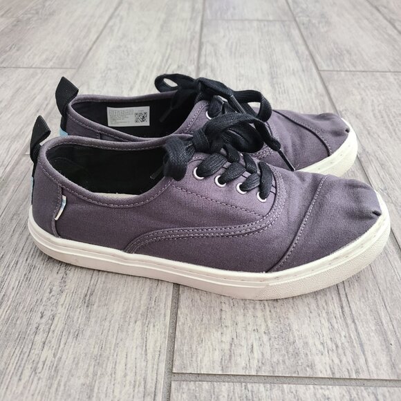 Toms youth kids lace up low top sneakers grey size 3.5 Y - Picture 2 of 11